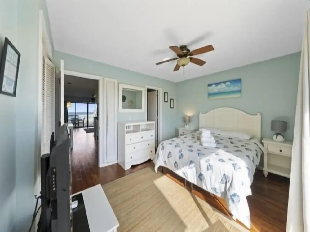 Pelican Perch - 3rd Floor Views Of The Ocean And Marsh - Perfect For Wildlife Viewing. 1 Bedroom Condo by RedAwning