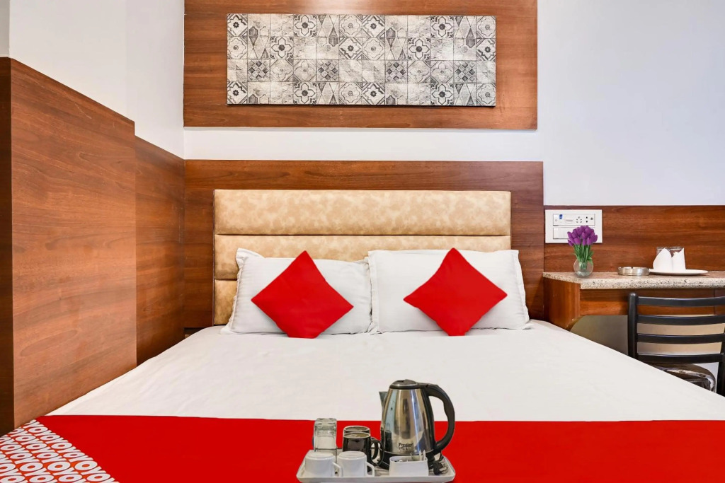 Super Townhouse Zero Mile Gandhi Setu Formerly Classic Court
