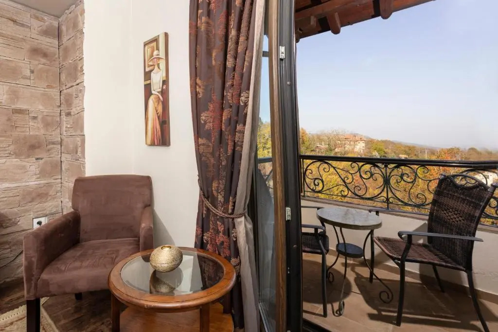 Alseides, The Home Experience