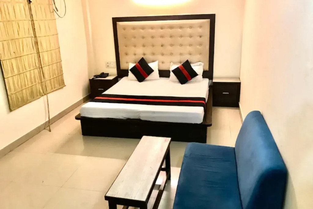 Vivek Hotel