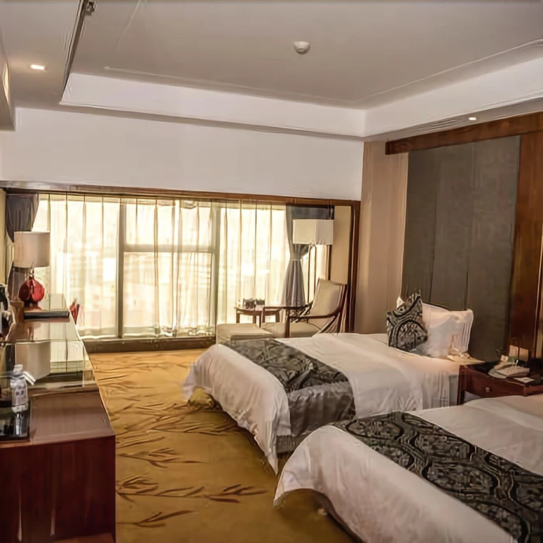 Yuebanwan Hotel (Fat Donglai at Xuchang Railway Station)