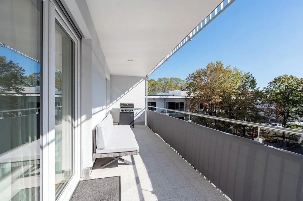 Lit Living: Luxus - Box Spring - Parking - Terrace