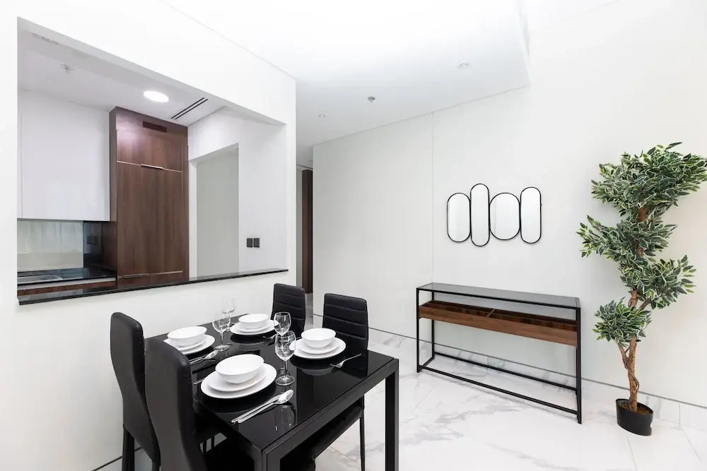 Simply Comfort Vacation Homes Rental Spacious Apts in J One Canal Views Quiet & Central