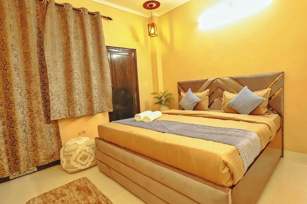 Roomshala 101 Lakshmi Residency