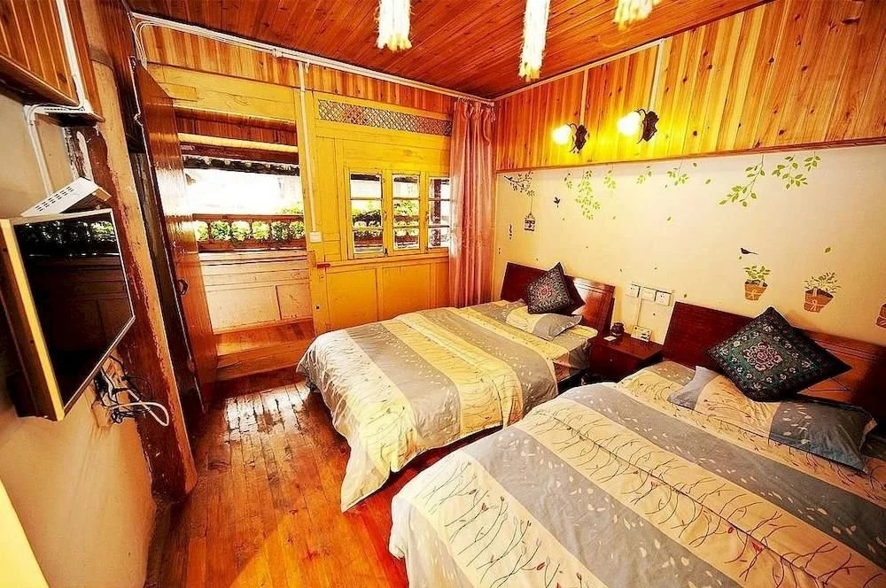 Lijiang Caicaijia Inn
