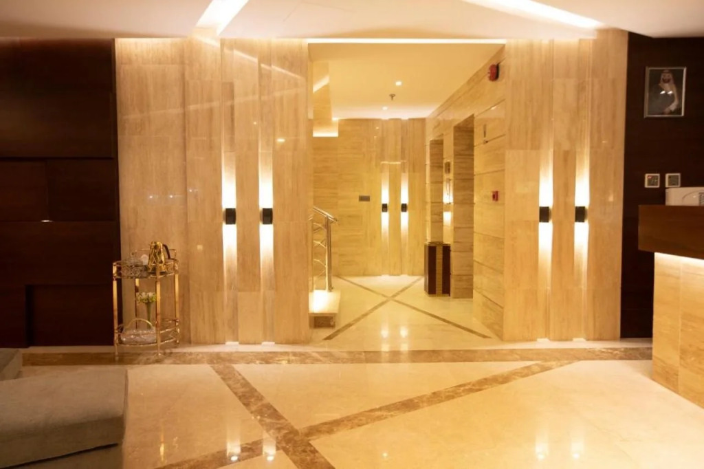 Eva Hotel
