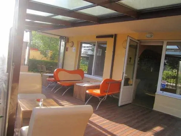 Хотел ЮГ / Guest House Yug