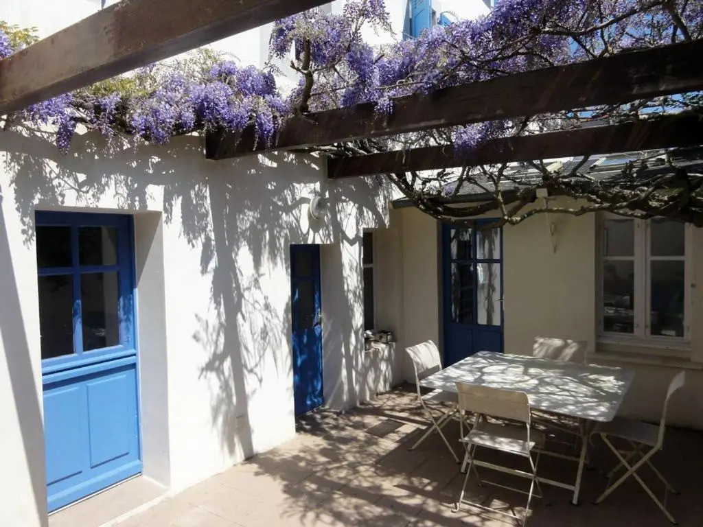 Maison familiale proche port à Sauzon, WIFI inclus - FR-1-418-11