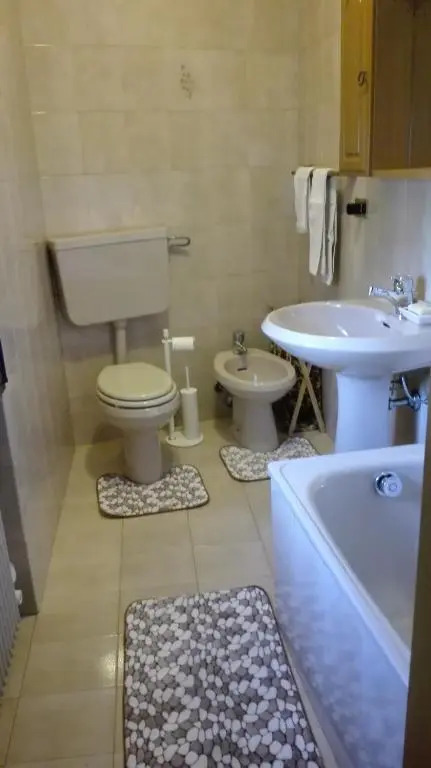 Al lago Guest House