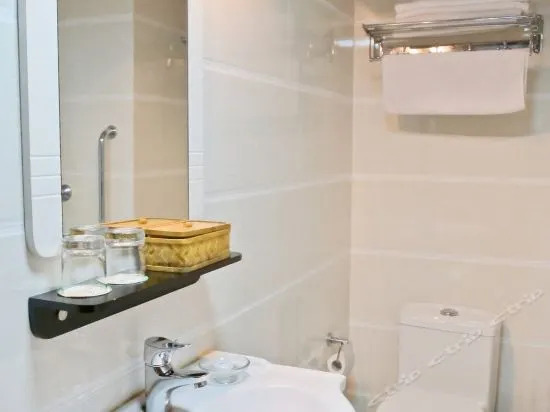 OYO Juxian Hotel (Hefei Heping Road Anfang General Factory Store)
