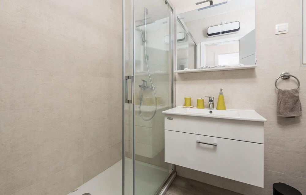 Beautiful Apartment in Novalja With Wifi and 2 Bedrooms