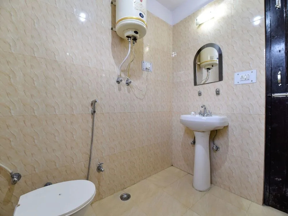 OYO 13387 Hotel Kartik