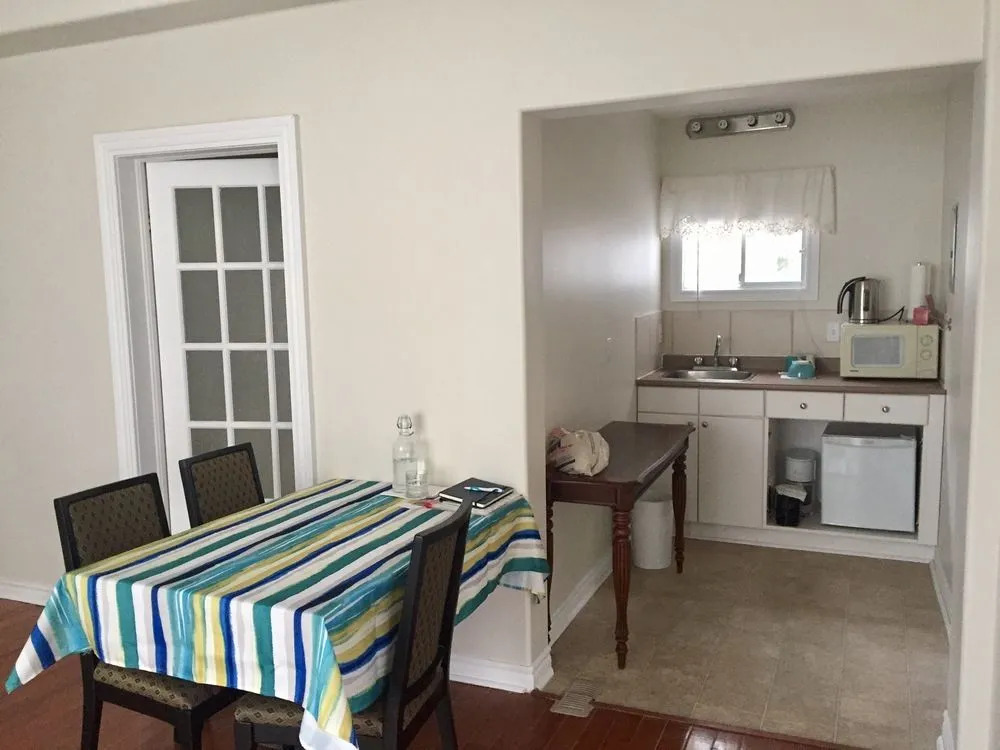 Ellis House Bed & Breakfast