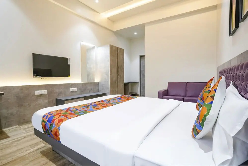 FabHotel Global Spaces - Nr NESCO Exhibition Center
