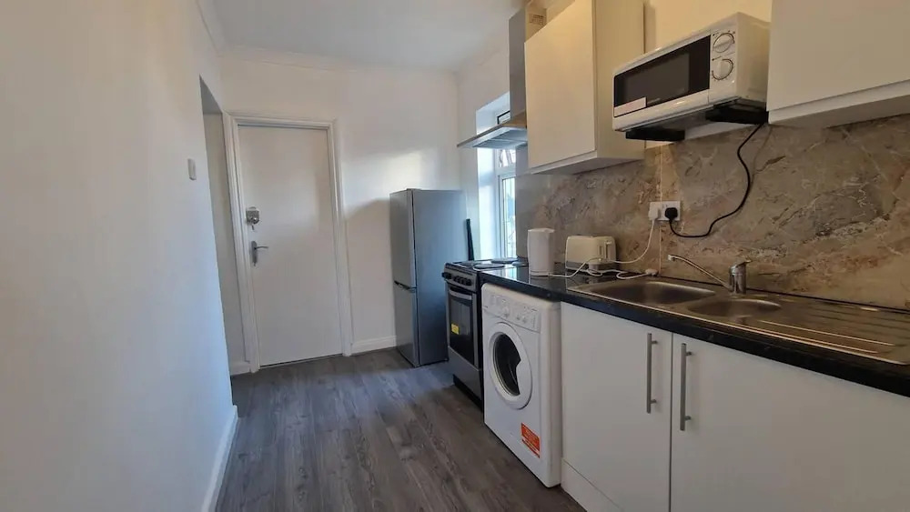 Captivating 2-bed Apartment in Ilford