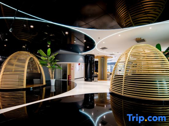 Yueting Mercure Hotel (Xi'an Bell Tower Dacha City Metro Station)