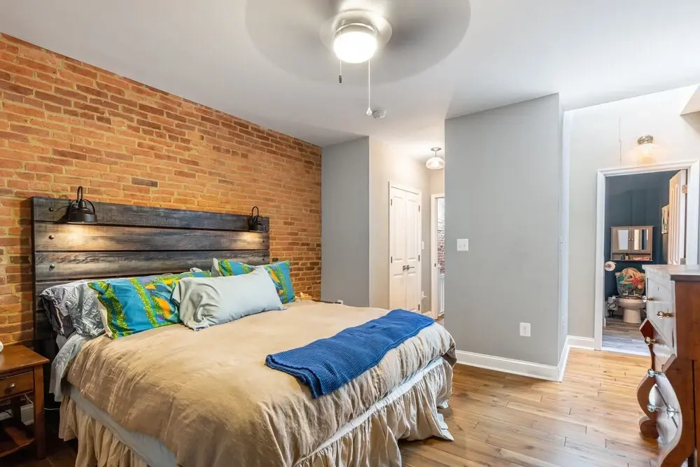 Historic Rowe House 2br 2.5ba Cityscape View 2 Bedroom Home by RedAwning