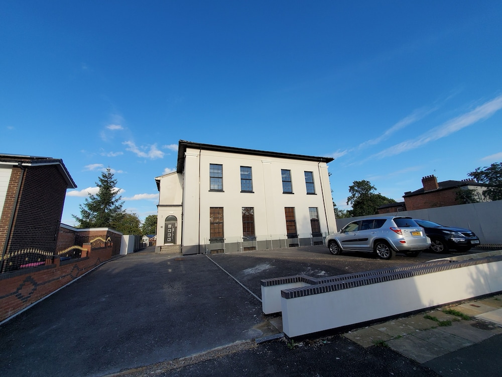The Ashcroft Studios & Apartments with Free Parking