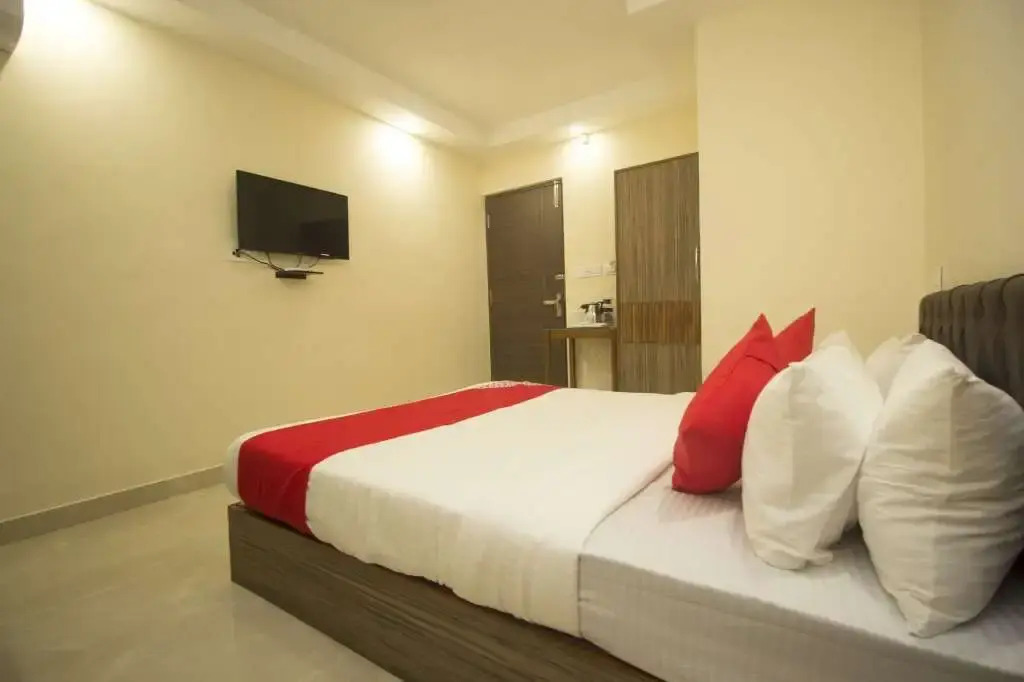 Silver Crescent By OYO Rooms
