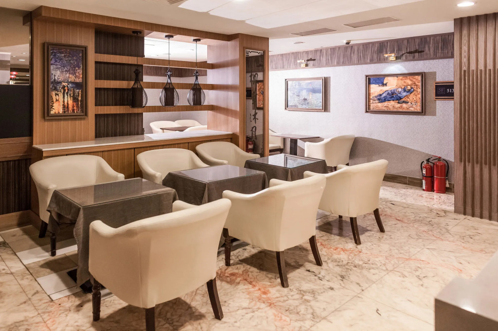 Maple Hotel