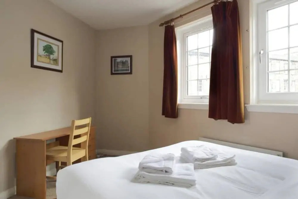 Stylish Apartment at the Edge of Meadows Park