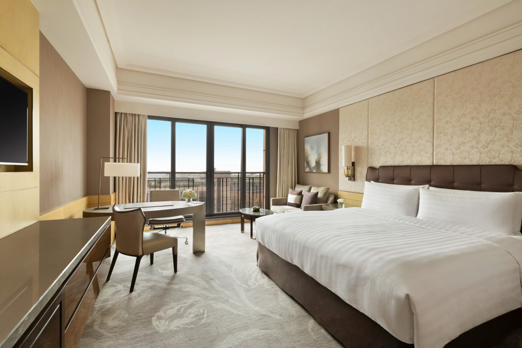 Midtown Shangri-La, Hangzhou, moments from West Lake