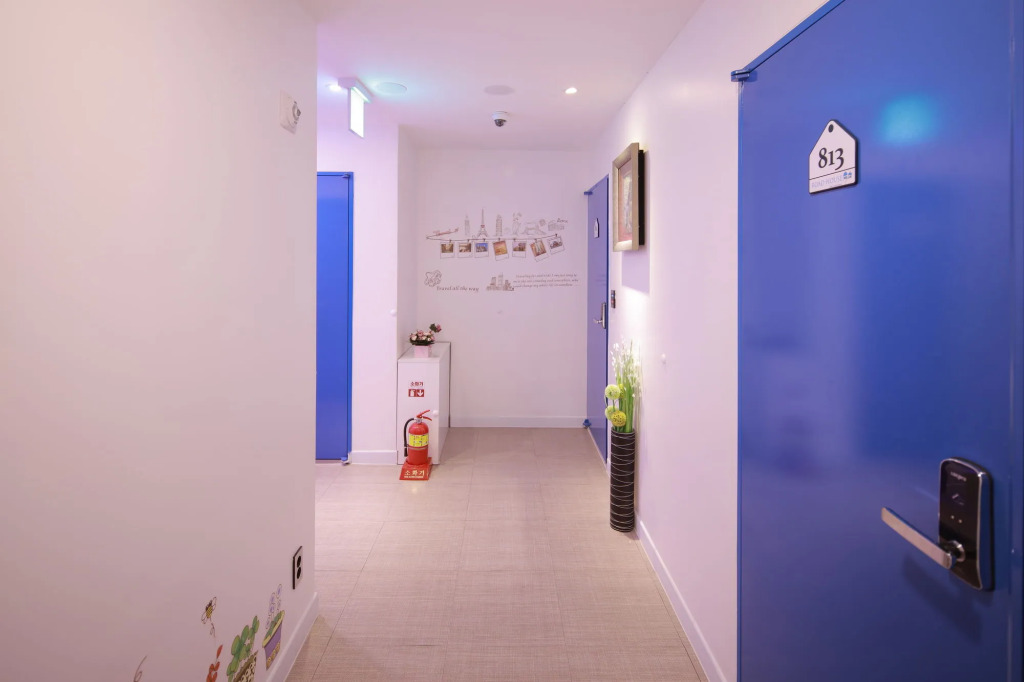 Road Myeongdong Guesthouse