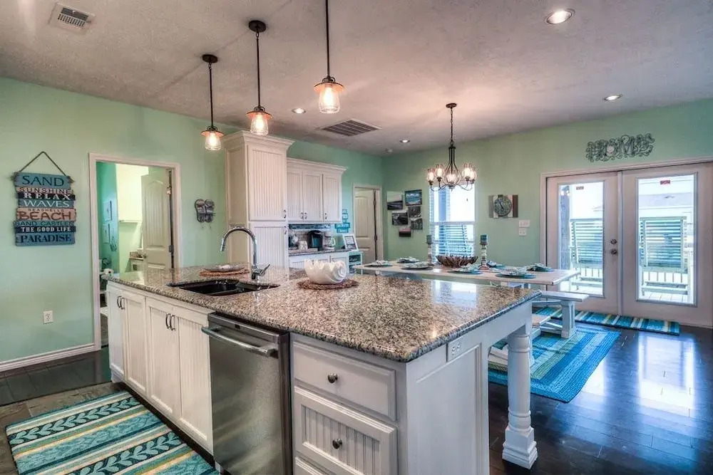 Coastal Cajun Getaway On The Beach! 3 Bedroom Home by Redawning