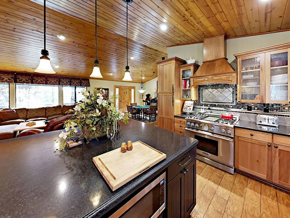 143 Eagle Drive Home - 3 Br home by RedAwning