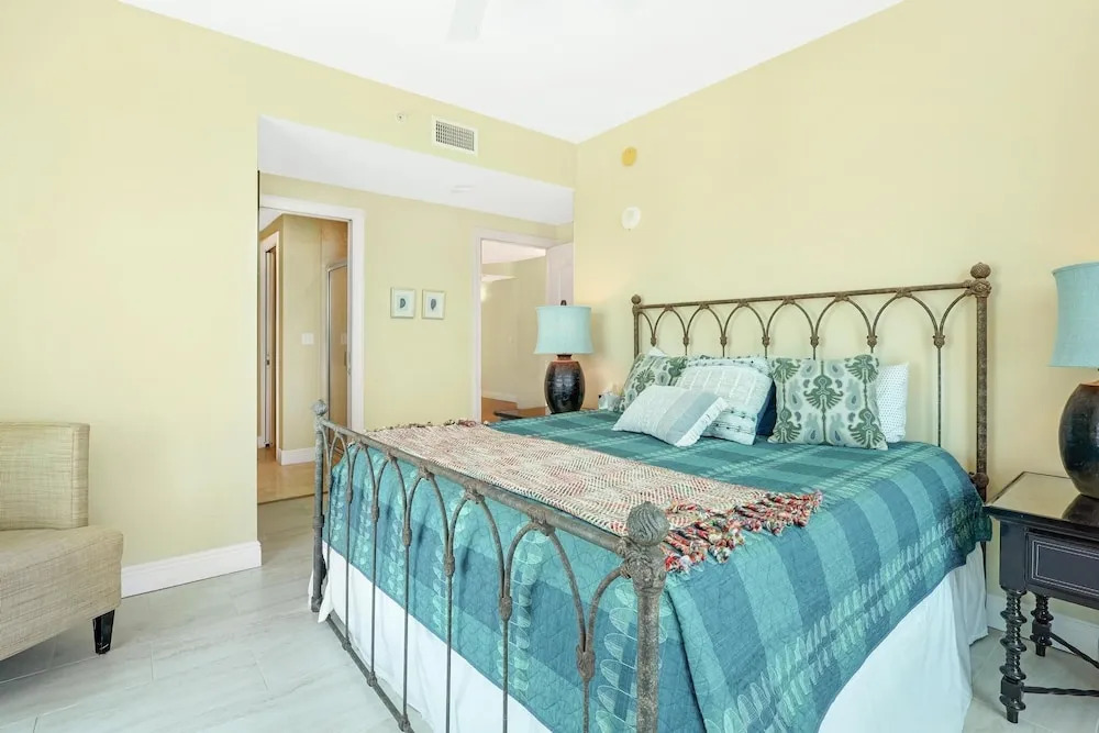 Mustique 1602 4 Bedroom Condo by RedAwning