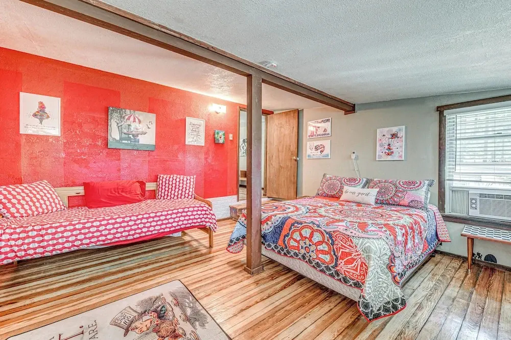 Walk to Downtown Ruidoso: Cozy Wooded Retreat