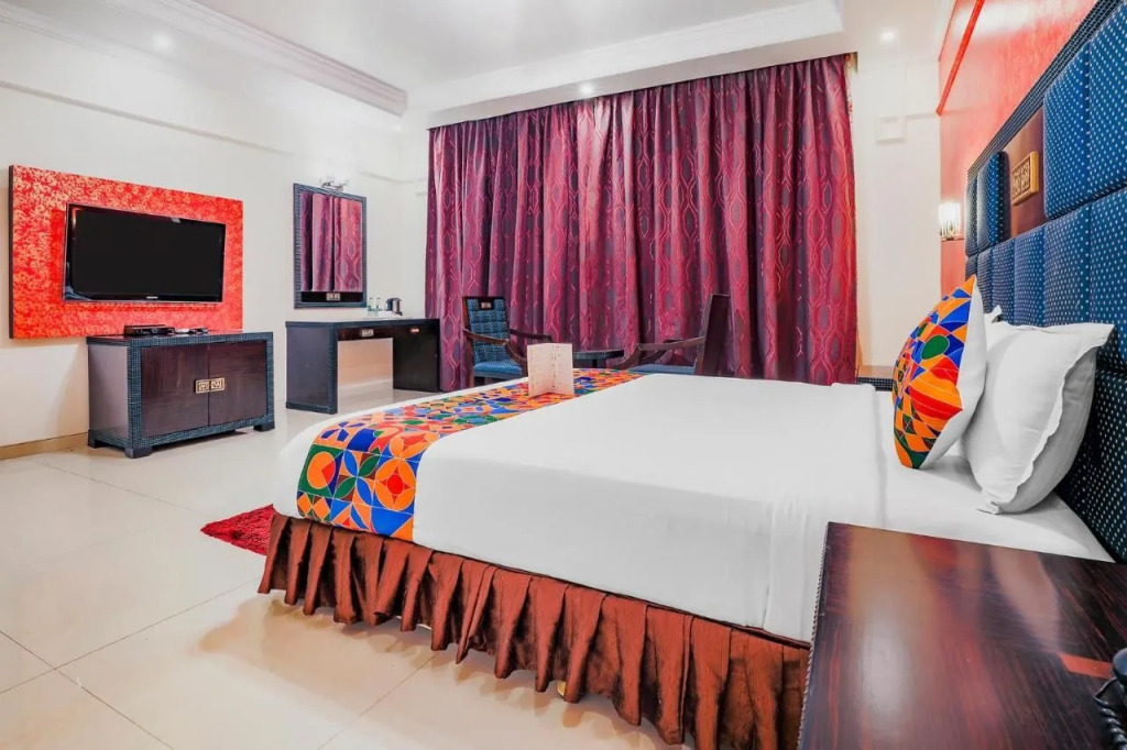OYO 2303 Hotel Royal Mirage