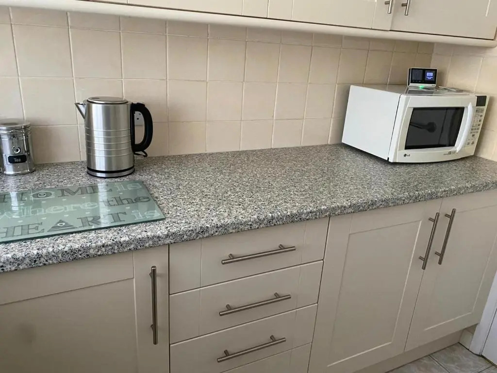Riverside Park Ground Floor Apt 1 BR Parking St Neots