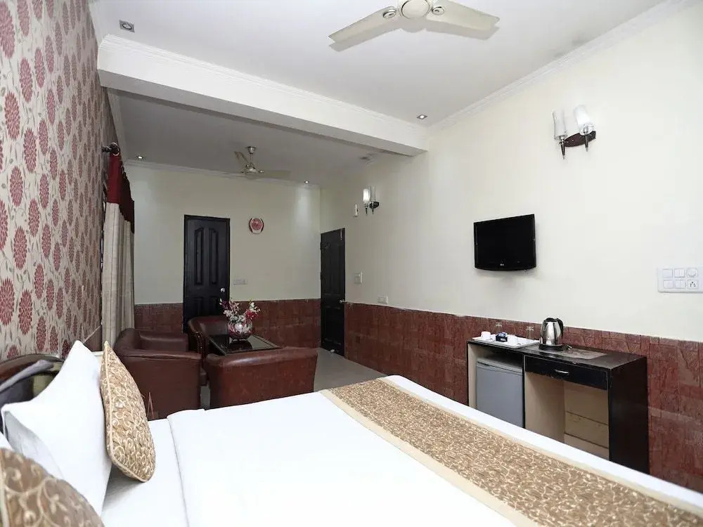 OYO 14875 The Imperial Residency