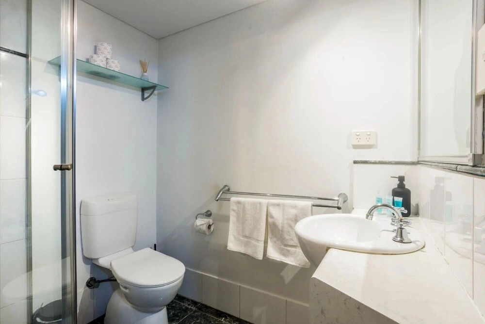 Roomy & Light-filled Apartment, Central Location