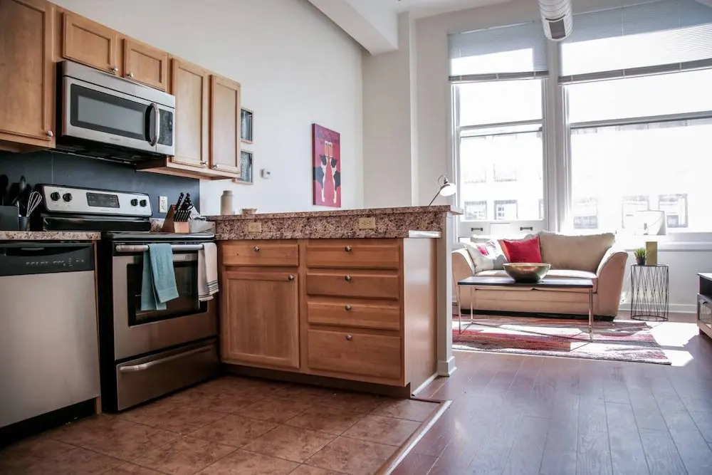 Art Deco 1BR in Historic Block Downtown