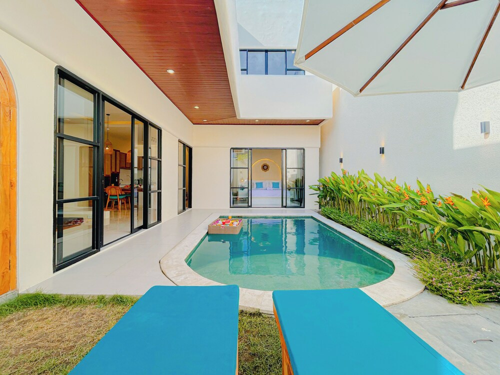 Beachside Luxury 3BR Mediterranean Sanur