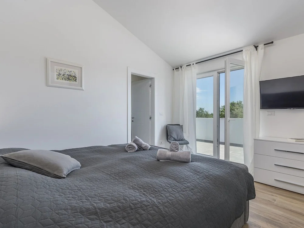 Modern Luxurious Villa For 8 10 People With Private Swimming Pool Near Porec