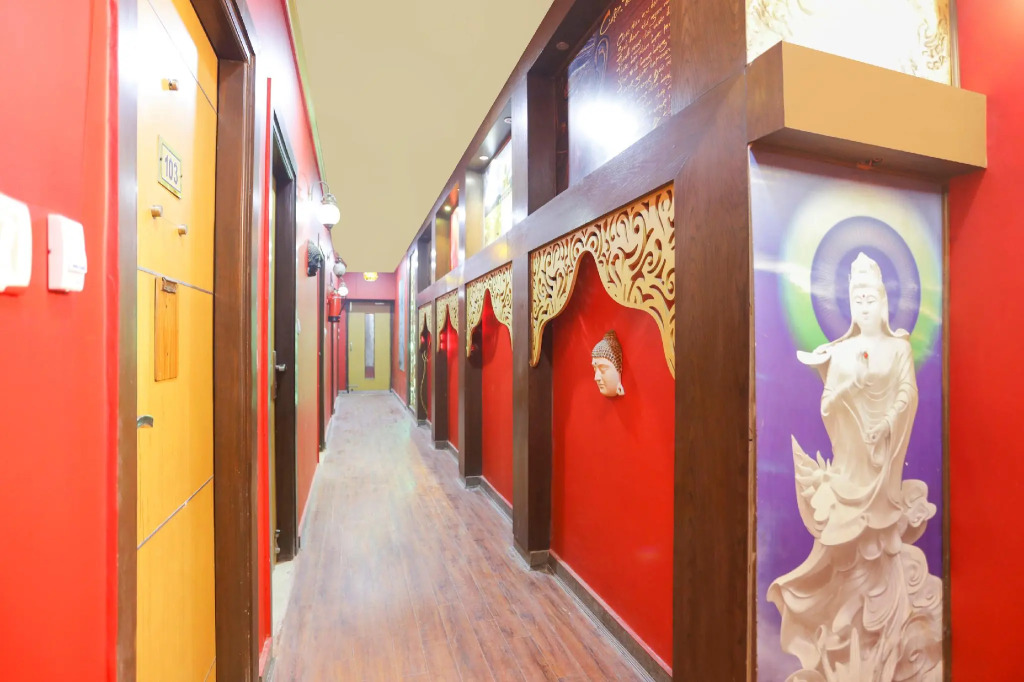 OYO 67069 Chirag Hotel