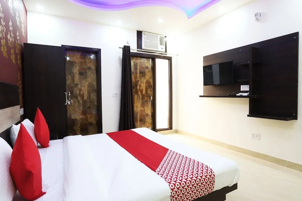 Oyo 42619 Diamond Key Residency