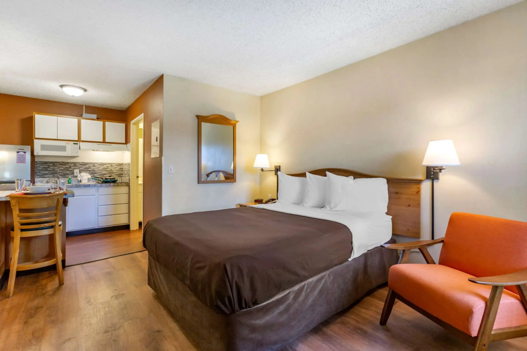 Suburban Studios Albuquerque Uptown