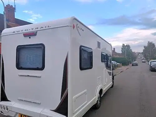 Motorhome -3 double beds OVERNIGHT PARKING N UK LICENSE REQUIRED