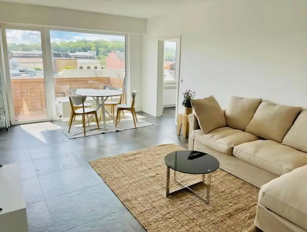Large 1 bedroom with Terrace & Parking