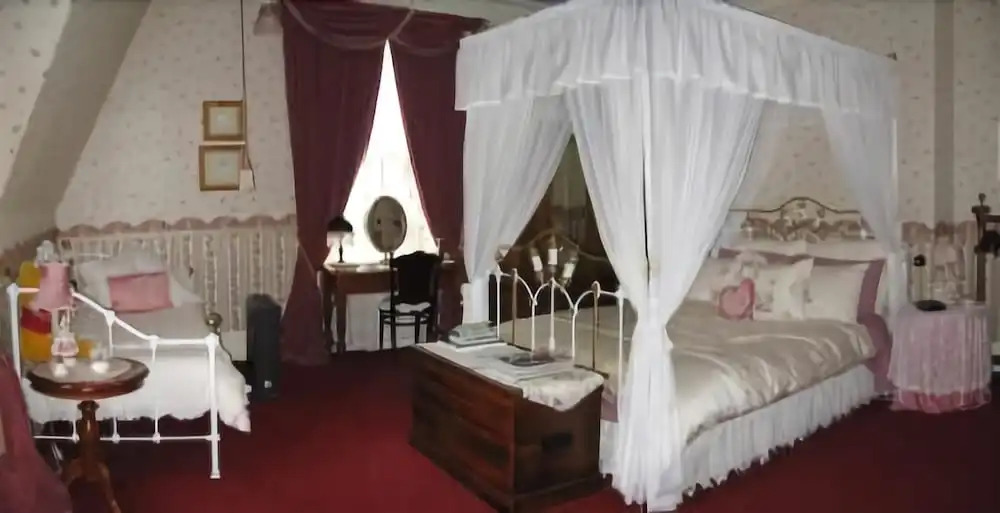 Lisburn House