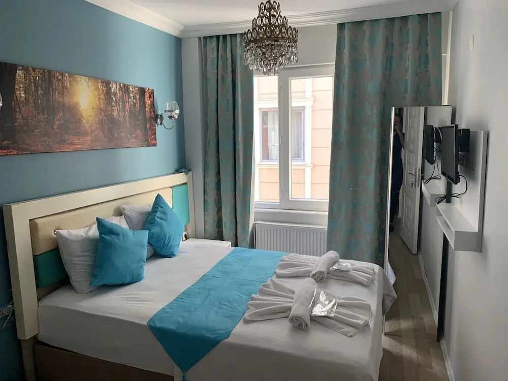 Royal Family Hotel