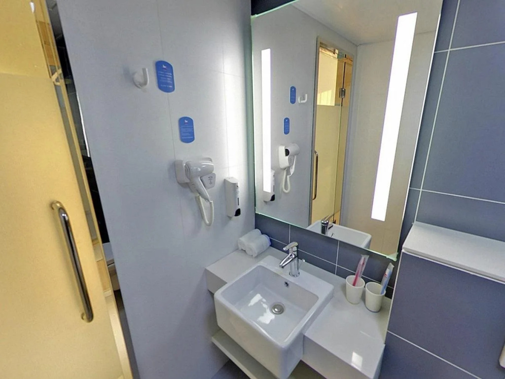 Hanting Hotel Shanghai Guilin Road Subway Station