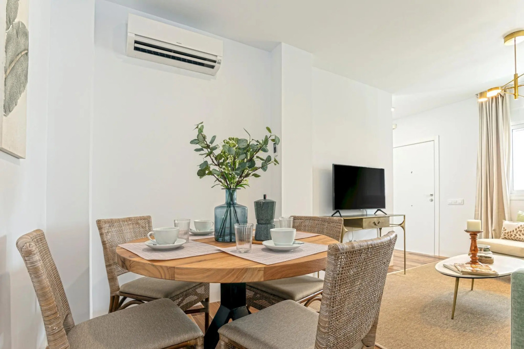 Lovely 2-bedroom apartment in Cadiz center. San Antonio III