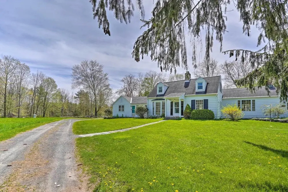 Quaint Woodstock Escape - 2 Mi to Tinker St!