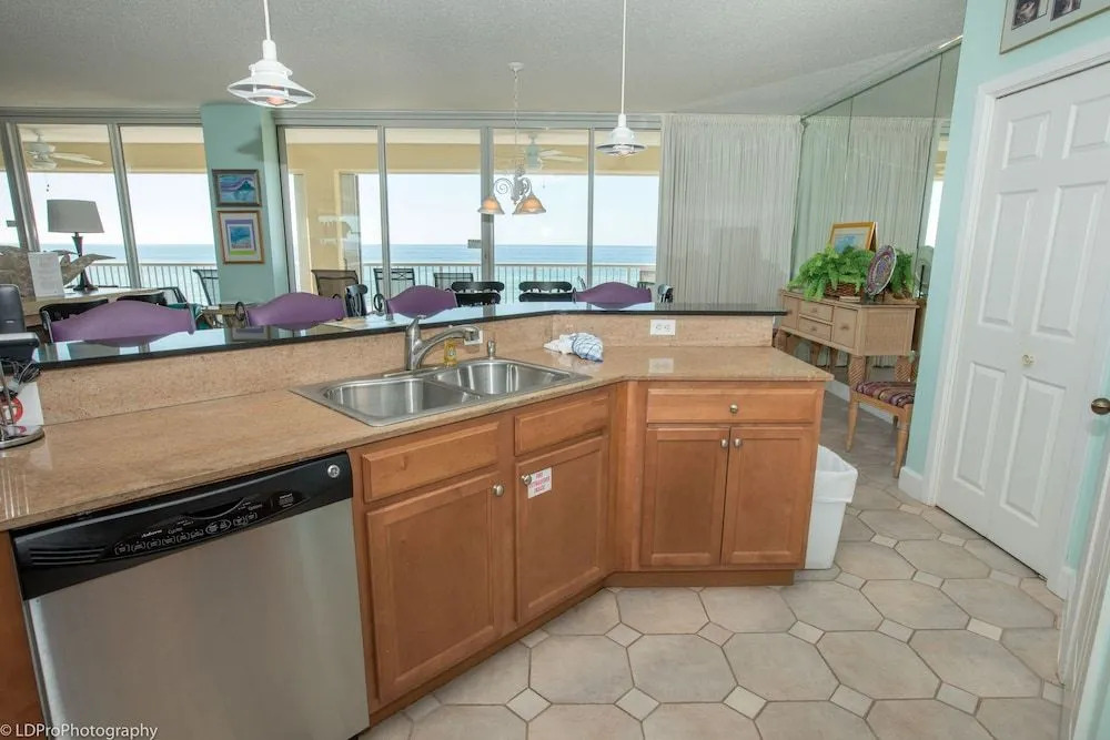 Oceania 307 3 Bedroom Condo by RedAwning