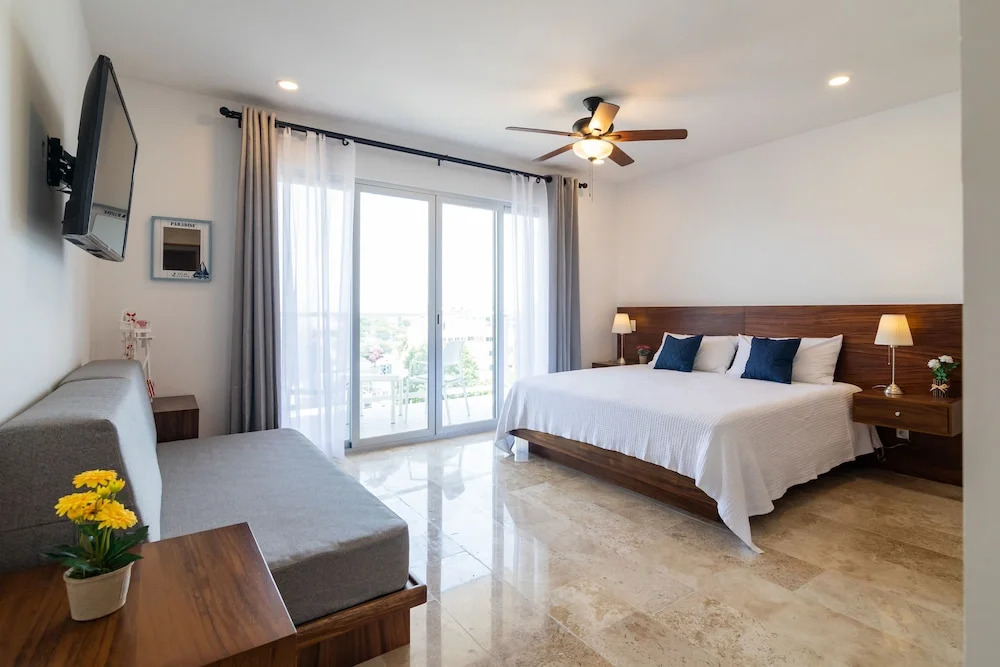 Kuyaan Coral Suites by Alex